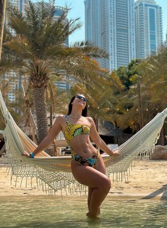 Совместный купальник-монокини со змеиным принтом